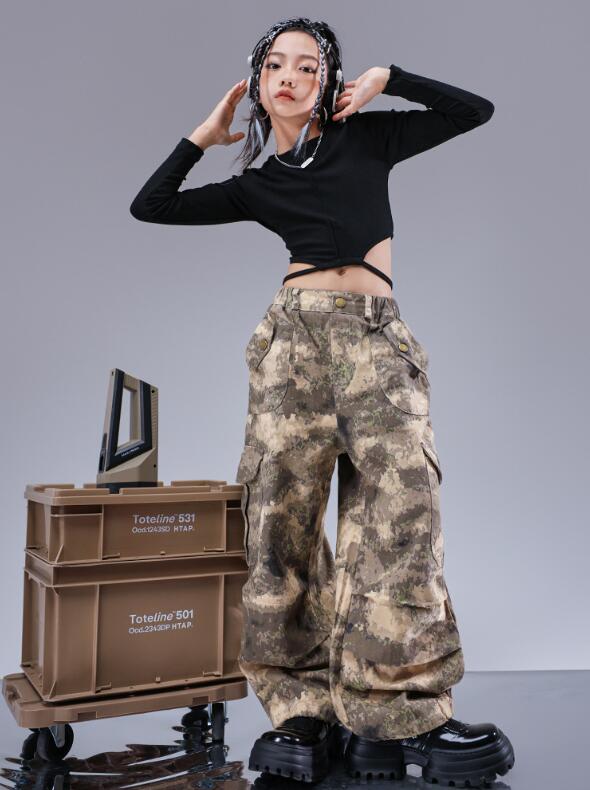 キッズダンス衣装 長袖Tシャツ サルエルパンツ 迷彩柄 キッズジャズ ヒップホップ 女の子 子供服 上下セット 派手 K-POP ストリート 原宿系 レッスンダンスウェア イベント 発表会 応援団 jazz hiphop ステージ舞台演出服 練習着 チーム衣装 おしゃれ団体服