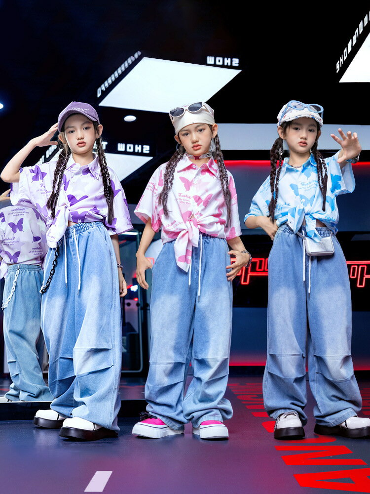 レトロ風 ダンス衣装 女の子 シャツ 蝶柄 香港風 半袖 ブルー パープル ピンク 夏 リゾート風 海 デニムパンツ キッズ 舞台衣装 ヒップポップ衣装 子ども用 ジャズダンス服 学園祭 普段着 パフォーマンス チア服 体育祭 ステージ 応援団 イベント おしゃれ 発表会 団体服