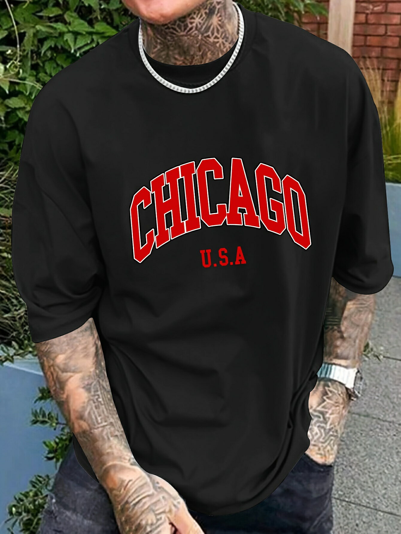 Rakuten - メンズレッドシカゴグラフィックTシャツ - スタイリッシュなシカゴデザインの半袖Tシャツ、カジュアルな着用、軽量で快適な素材、春と秋に最適、日常のTシャツ | トレンディな文字プリント | 快適なフィット