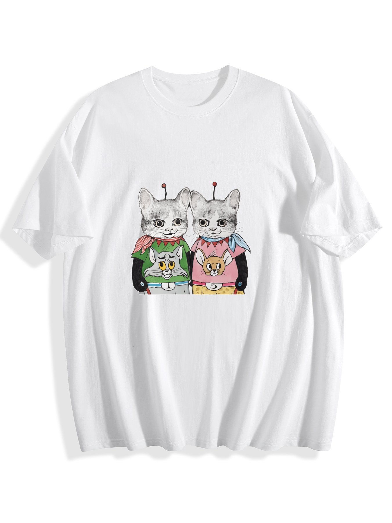 Rakuten - ユニセックス トムとジェリー 猫コスプレ イラストプリント 半袖Tシャツ - クルーネック 猫好き・アニメファン向け｜『トムとジェリー』のキャラクターを着た可愛い猫たちのイラストをプリントした、猫好きやアニメファンへのギフトに最適な男女兼用カジュアルTシャツ