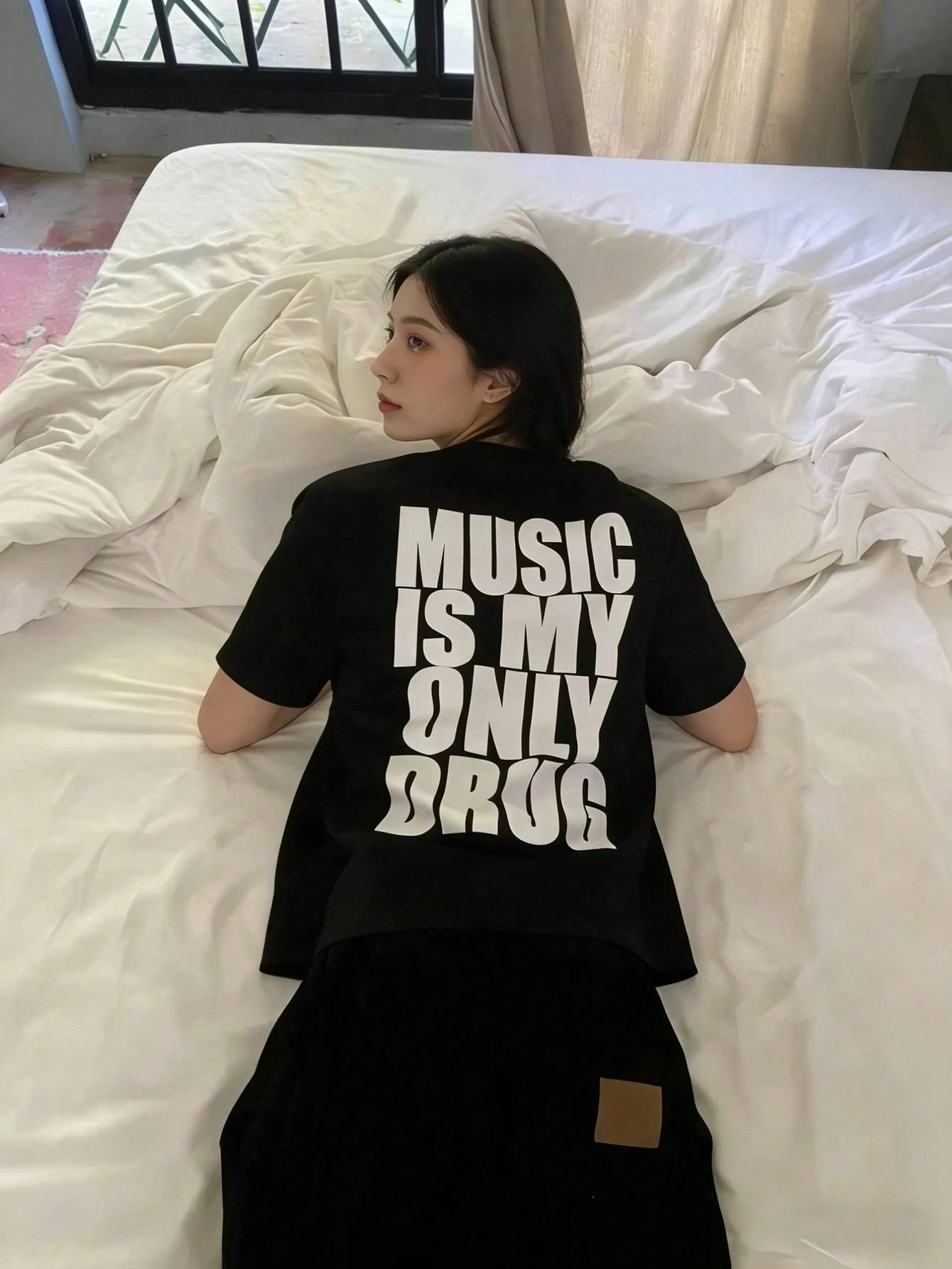 Rakuten - 【Music Is My Antidote】ミニマルバックプリントTシャツ 音楽/シンプル派向け メンズ レディース 半袖 コットン素材 クルーネック ルーズフィット カジュアル 春夏用 着回し自在 男女兼用デザイン ストリート トップス ギフト プレゼント 完璧なホリデーギフト