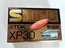 【中古】(非常に良い)XP30 SVHSC【メーカー名】【メーカー型番】【ブランド名】TDK【商品説明】XP30 SVHSC当店では初期不良に限り、商品到着から7日間は返品を 受付けております。お問い合わせ・メールにて不具合詳細をご連絡ください。【重要】商品によって返品先倉庫が異なります。返送先ご連絡まで必ずお待ちください。連絡を待たず会社住所等へ送られた場合は返送費用ご負担となります。予めご了承ください。他モールとの併売品の為、完売の際はキャンセルご連絡させて頂きます。中古品の画像および商品タイトルに「限定」「初回」「保証」「DLコード」などの表記がありましても、特典・付属品・帯・保証等は付いておりません。電子辞書、コンパクトオーディオプレーヤー等のイヤホンは写真にありましても衛生上、基本お付けしておりません。※未使用品は除く品名に【import】【輸入】【北米】【海外】等の国内商品でないと把握できる表記商品について国内のDVDプレイヤー、ゲーム機で稼働しない場合がございます。予めご了承の上、購入ください。掲載と付属品が異なる場合は確認のご連絡をさせて頂きます。ご注文からお届けまで1、ご注文⇒ご注文は24時間受け付けております。2、注文確認⇒ご注文後、当店から注文確認メールを送信します。3、お届けまで3〜10営業日程度とお考えください。4、入金確認⇒前払い決済をご選択の場合、ご入金確認後、配送手配を致します。5、出荷⇒配送準備が整い次第、出荷致します。配送業者、追跡番号等の詳細をメール送信致します。6、到着⇒出荷後、1〜3日後に商品が到着します。　※離島、北海道、九州、沖縄は遅れる場合がございます。予めご了承下さい。お電話でのお問合せは少人数で運営の為受け付けておりませんので、お問い合わせ・メールにてお願い致します。営業時間　月〜金　11:00〜17:00★お客様都合によるご注文後のキャンセル・返品はお受けしておりませんのでご了承ください。ご来店ありがとうございます。当店では良品中古を多数揃えております。お電話でのお問合せは少人数で運営の為受け付けておりませんので、お問い合わせ・メールにてお願い致します。