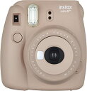 【中古】(非常に良い)FUJIFILM インスタントカメラ チェキ instax mini8プラス 接写レンズ・純正ハンドストラップ付き ココア INS MIN...