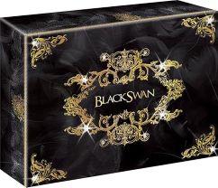 【中古】ブラック・スワン (デラックスBOX) [DVD] ナタリー・ポートマン【メーカー名】20世紀フォックス・ホーム・エンターテイメント・ジャパン【メーカー型番】【ブランド名】20th Century Fox Jp【商品説明】ブラック・スワン (デラックスBOX) [DVD] ナタリー・ポートマンナタリー・ポートマン: actor; ヴァンサン・カッセル: actor; ミラ・クニス: actor; バーバラ・ハーシー: actor; ウィノナ・ライダー: actor; ダーレン・アロノフスキー: director; 当店では初期不良に限り、商品到着から7日間は返品を 受付けております。お問い合わせ・メールにて不具合詳細をご連絡ください。【重要】商品によって返品先倉庫が異なります。返送先ご連絡まで必ずお待ちください。連絡を待たず会社住所等へ送られた場合は返送費用ご負担となります。予めご了承ください。他モールとの併売品の為、完売の際はキャンセルご連絡させて頂きます。中古品の画像および商品タイトルに「限定」「初回」「保証」「DLコード」などの表記がありましても、特典・付属品・帯・保証等は付いておりません。電子辞書、コンパクトオーディオプレーヤー等のイヤホンは写真にありましても衛生上、基本お付けしておりません。※未使用品は除く品名に【import】【輸入】【北米】【海外】等の国内商品でないと把握できる表記商品について国内のDVDプレイヤー、ゲーム機で稼働しない場合がございます。予めご了承の上、購入ください。掲載と付属品が異なる場合は確認のご連絡をさせて頂きます。ご注文からお届けまで1、ご注文⇒ご注文は24時間受け付けております。2、注文確認⇒ご注文後、当店から注文確認メールを送信します。3、お届けまで3〜10営業日程度とお考えください。4、入金確認⇒前払い決済をご選択の場合、ご入金確認後、配送手配を致します。5、出荷⇒配送準備が整い次第、出荷致します。配送業者、追跡番号等の詳細をメール送信致します。6、到着⇒出荷後、1〜3日後に商品が到着します。　※離島、北海道、九州、沖縄は遅れる場合がございます。予めご了承下さい。お電話でのお問合せは少人数で運営の為受け付けておりませんので、お問い合わせ・メールにてお願い致します。営業時間　月〜金　11:00〜17:00★お客様都合によるご注文後のキャンセル・返品はお受けしておりませんのでご了承ください。ご来店ありがとうございます。当店では良品中古を多数揃えております。お電話でのお問合せは少人数で運営の為受け付けておりませんので、お問い合わせ・メールにてお願い致します。