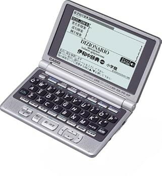 【中古】CASIO Ex-word XD-LP7400 (23コンテンツ, 第2外国語モデル, イタリア語, 音声対応)【メーカー名】CASIO(カシオ)【メーカー型番】XD-LP7400【ブランド名】CASIO(カシオ)【商品説明】CASIO Ex-word XD-LP7400 (23コンテンツ, 第2外国語モデル, イタリア語, 音声対応)0当店では初期不良に限り、商品到着から7日間は返品を 受付けております。お問い合わせ・メールにて不具合詳細をご連絡ください。【重要】商品によって返品先倉庫が異なります。返送先ご連絡まで必ずお待ちください。連絡を待たず会社住所等へ送られた場合は返送費用ご負担となります。予めご了承ください。他モールとの併売品の為、完売の際はキャンセルご連絡させて頂きます。中古品の画像および商品タイトルに「限定」「初回」「保証」「DLコード」などの表記がありましても、特典・付属品・帯・保証等は付いておりません。電子辞書、コンパクトオーディオプレーヤー等のイヤホンは写真にありましても衛生上、基本お付けしておりません。※未使用品は除く品名に【import】【輸入】【北米】【海外】等の国内商品でないと把握できる表記商品について国内のDVDプレイヤー、ゲーム機で稼働しない場合がございます。予めご了承の上、購入ください。掲載と付属品が異なる場合は確認のご連絡をさせて頂きます。ご注文からお届けまで1、ご注文⇒ご注文は24時間受け付けております。2、注文確認⇒ご注文後、当店から注文確認メールを送信します。3、お届けまで3〜10営業日程度とお考えください。4、入金確認⇒前払い決済をご選択の場合、ご入金確認後、配送手配を致します。5、出荷⇒配送準備が整い次第、出荷致します。配送業者、追跡番号等の詳細をメール送信致します。6、到着⇒出荷後、1〜3日後に商品が到着します。　※離島、北海道、九州、沖縄は遅れる場合がございます。予めご了承下さい。お電話でのお問合せは少人数で運営の為受け付けておりませんので、お問い合わせ・メールにてお願い致します。営業時間　月〜金　11:00〜17:00★お客様都合によるご注文後のキャンセル・返品はお受けしておりませんのでご了承ください。ご来店ありがとうございます。当店では良品中古を多数揃えております。お電話でのお問合せは少人数で運営の為受け付けておりませんので、お問い合わせ・メールにてお願い致します。