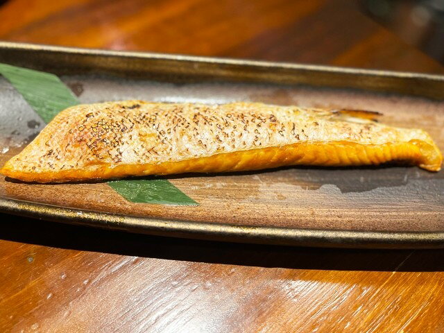 村上名産塩引鮭ハラス 2本【数量限定】 さけ サケ 高級 国産 塩鮭 お取り寄せ 魚 海鮮 ご飯のお供 海の幸 小針水産 お中元 kobari-10001217 小針水産 サンプル画像2