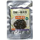 ◆UAA食品　　ソフト黒豆　　◆内容量:（1P）80g/荷姿:1ケース50パック 入り（4kg）賞味期限:製造日より5年※調理方法：開封してそのまま。 または開封せず湯せんで7〜8分温めてお召し上がりください。 電子レンジの時は皿等に移してください。 食品の保存は冷凍やチルドでの方法が一般的です。この商品は、食品の保存を常温で長期保存が出来る製造方法であるUAAR製法を採用しています。 主に災害時に備えての長期保存食として地方自治体や様々な法人にご利用いただいております。 常温で5年間の保存が出来、しかも常温のままでも美味しく食べられますので、 海や山へのレジャーに携行する携行食としても更に日常食としても活用いただいております。原材料 黒大豆（国産）、砂糖、還元水飴、発酵調味料、食塩、増粘多糖類、硫酸鉄 標準栄養成分表（1食当たり） エネルギー たんぱく質 脂質 炭水化物 ナトリウム 　　　　　　　　　　285kcal 15.1g 7.9g 35.0g 261mg（食塩相当量0.6g） 内容量 80g／1パック 保存方法 直射日光を避け、常温または冷暗所で保存してください。 賞味期限 製造日より5年 JANコード 4908340054775 アルファフーズ株式会社〒105-0022　東京都港区海岸1−7−8 東京都立産業貿易センター浜松町館6F03-6435-6980広告文責：株式会社ドラッグピュア(ky)神戸市北区鈴蘭台北町1丁目1-11-103TEL:0120-093-849製造元・販売元、または発売元：アルファフーズ株式会社関連商品はこちら■UAA食品　一覧■■非常食一覧■