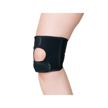 ■製品特徴両サイドにアクティブ樹脂ステーを配置。カーリングやねじれを防ぎフィット性をアップ。オスグッドパッドで膝蓋靱帯部を圧迫。面ファスナーで位置を決めてオスグッドバンドをとめることで的確な位置に装着でき、適度な圧迫が可能。サポーター本体を持ちやすいようにつまみを設置。■内容量1個■保管及び取扱い上の注意普通に立った状態で、膝蓋骨中心から5cm下の周囲を計測してください。計測値が2サイズのさかいになる場合は、大きい方のサイズを選んでください。【お問い合わせ先】こちらの商品につきましての質問や相談は、当店(ドラッグピュア）または下記へお願いします。日本シグマックス株式会社〒160-0023 東京都新宿区西新宿1-24-1　エステック情報ビル7F（総合受付8F）電話：0800-222-6122受付時間：平日 9:00〜17:00（土日、祝日、年末年始を除く）広告文責：株式会社ドラッグピュア作成：202306AY神戸市北区鈴蘭台北町1丁目1-11-103TEL:0120-093-849製造販売：日本シグマックス株式会社区分：一般医療機器文責：登録販売者 松田誠司■ 関連商品サポーター関連商品膝関連商品日本シグマックス株式会社お取り扱い商品