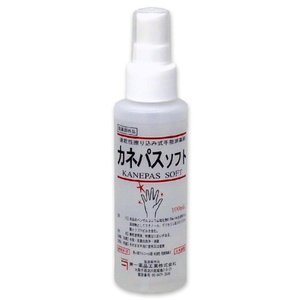 ■ 名　　 称 / 容　　 量カネパスソフト / 100ml■ 特　　 徴●2成分（ベンザルコニウム塩化物とエタノール）の消毒剤を配合　 のため広い抗菌スペクトルと迅速な殺菌作用を示します。●手荒れ防止剤としてグリセリンとミリスチン酸イソプロピルを配　 合のため、手指に優しく、べたつき感の少ない消毒剤です。●速乾性であるので、タオルもいらない、緊急対応に適しています。■ 成　　 分ベンザルコニウム塩化物0.05w/v％、添加物としてエタノール、グリセリン、ミリスチン酸イソプロピルを含む。■ 効能・効果手指・皮膚の洗浄・消毒■ 用法・用量そのまま手指に塗布又は塗擦＜用法・用量に関連する注意＞（1）定められた用法・用量を守ること。（2）本剤は希釈せず原液のまま使用すること。（3）本剤は外用にのみ使用し、内服しないこと。（4）目に入らないように注意すること。万一、目に入った場合には 　　 直ちに水又はぬるま湯で洗うこと。なお、症状が重い場合には　　 眼科医の診療を受けること。（5）小児に使用させる場合には、保護者の指導監督のもとに使用　　 させること。（6）同じ部位に反復使用した場合には、脱脂等による皮膚荒れを　　 起こすことがあるので注意すること。■メキシコより発生した気になる“豚（ブタ）インフルエンザウイルスA型H1N1”とは？■■予防法は、通常のインフルエンザと同じです。★移らない移さないための【咳エチケット】について（厚生労働省ホームページより）・せき、くしゃみでつばきが周囲に飛ばないよう、マスク（不織布製推奨）を着用する。・マスク着用ができない場合は、人がいない方向へすること（2メートル離れることが望ましい）・せき、くしゃみする際に押さえた手は、ただちに石鹸で15秒以上洗う。外から帰った時も同様に手洗いをする。・外出先では、手洗いできない場合に備えて、アルコール製剤またはアルコール綿の携帯を推奨。・使ったティッシュはゴミ箱へ。この他にも・十分に休養をとり、体力や抵抗力を高める。・日頃からバランスよく栄養をとる。・流行地への渡航、人混みや繁華街への外出を控える。・移動時も、人ごみの多い公共交通機関の利用はなるべく避ける。■ 使用上の注意してはいけないこと（守らないと現在の症状が悪化したり、副作用が起こりやすくなる）1．次の人は使用しないこと　　患部が広範囲の人、深い傷やひどいやけどの人2．次の部位には使用しないこと　　損傷のある手指・皮膚・口唇等の粘膜の部分、目の周り　　（局所刺激作用があります） 相談すること1．次の人は使用前に医師又は薬剤師に相談すること　　（1）本人又は家族がアレルギー体質の人　　（2）今までに薬や化粧品等によるアレルギー症状（例えば、発　　　　 疹・発赤、かゆみ、かぶれ等）を起こしたことがある人　　（3）医師の治療を受けてる人2．次の場合は、直ちに使用を中止し、この文書を持って医師又は　　薬剤師に相談すること　　（1）本剤の使用又は使用後、皮膚に発疹・発赤、かゆみ、かぶ　　　　 れ等の症状があらわれた場合　　（2）5〜6日間使用しても症状がよくならない場合■ 保管及び取扱い上の注意（1）小児の手の届かないところに保管すること。（2）直射日光の当たらない、なるべく涼しい所に密栓して保管する　　 こと。（3）誤用をさけ品質を保持するため他の容器に入れ替えないこと。（4）本剤はアルコールを含有しているため、床にこぼれると変色す　　 る場合があるので注意すること。（5）火気を近づけないこと。（6）使用期限の過ぎた製品は使用しないこと。■ カネパスソフトの使用方法 ■ポンプを1回押し、薬液を手にとります。指先と爪部分を反対側の手のひらにこすりつけて各方向から爪の周りをこすります。手のひらにムラなくこすり合わせた後、手の甲にも延ばすようにこすります。指を組み合わせるような形で指の間をこすります。洗い残されるのが多い親指の背側も反対の手でよくこすります。手首にも充分すりこみます。薬液を手にとります。■ カネパスソフトの容量の種類 ■カネパスソフト100ml（スプレー）カネパスソフト500ml（ポンプ付）カネパスソフト1000ml（ポンプ付）カネパスソフト5Lカネパスソフト10L■ 広告文責株式会社ドラッグピュアW神戸市北区鈴蘭台北町1丁目1-11-103TEL:0120-093-849製造販売者：兼一薬品工業株式会社区分：医薬部外品・日本製■ 関連商品大木製薬株式会社　FSC・F-99E　FFP2ウイルス対策マスクユニチャーム超立体マスク　ソフトーク・サージカルタイプ玉川衛材　フィッティ 吸着分解マスクサラヤ　サージカルマスク＜手指や用品の除菌・殺菌・消毒に＞兼一薬品工業　カネパスとカネパスソフト＜手指や用品の除菌・殺菌・消毒に＞スプレーポンプタイプ　サラヤ　ヒビスコール東洋漢方製薬〜除菌用アルコール〜アール90カネパスソフトはカネパス（医療用医薬品）と同じ手指消毒剤で、塩化ベンザルコニウム（0.05w/v％）とエタノール（72vol％）を含有する医薬部外品の製剤です。エモリエント剤（保湿剤）を2剤（グリセリン及びミリスチン酸イソプロピル）配合し、手荒れ防止と使用感を向上させました。