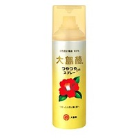 【大島椿 つやつやになるスプレー 140gの商品説明】油性成分 椿油100%のスタイリング ヘアスプレー・ミストです。ドライヤーの熱や紫外線などの刺激による枝毛やパサつきから髪を守ります。■使用方法ブローの仕上げ20cmほど離したところから軽くスプレーしてください。■使用上の注意●傷・はれもの・湿疹等、異常のある時はご使用をおやめください。●本品を使用して刺激等の異常があらわれた時は、使用を中止し皮膚科専門医等にご相談ください。●同じ場所に連続して3秒以上スプレーしないでください。●目に入らないように気をつけてください。●使用後はしっかりとキャップを閉めてください。●乳幼児の手の届かないところに保管してください。●逆さまにして使用しないでください。■ご注意残ガス排出機能付き(ガス抜きの注意事項と方法)●廃棄する時は中身を使い切ってから、火気のない戸外で行ってください。●本品のキャップ以外は使用しないでください。1.キャップを取り、スプレーボタンを取り外します。2.新聞紙などの上にキャップを置き逆さにして中央の穴にノズルを強く押し込みます。3.噴射音が完全に消えてから市町村で定められた方法により廃棄してください。■成分LPG、カメリア種子油 広告文責及び商品問い合わせ先 広告文責：株式会社ドラッグピュア作成：201202tt神戸市北区鈴蘭台北町1丁目1-11-103TEL:0120-093-849製造・販売元：大島椿株式会社0120-457-178 ■ 関連商品スキンケア【化粧品・医薬部外品】・ヘアケア（シャンプー含）大島椿株式会社