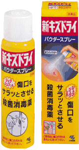 ・新キズドライ(第2類医薬品)●特徴血液の存在下でも優れた殺菌力を持つ、新配合の殺菌成分「イソプロピルメチルフェノール」が傷口を殺菌消毒し、化膿を防ぎます 局所麻酔薬「塩酸ジブカイン」が痛みを鎮めます 「アラントイン」が傷口の皮ふ形成を促進し、傷の治りを早めます ●効能・効果きり傷、すり傷、さし傷、かき傷、靴ずれ、創傷面の殺菌・消毒●成分イソプロピルメチルフェノール 0.15g 塩酸ジブカイン 0.045g アラントイン 0.15g 添加物塩化ベンザルコニウム、ゼラチン、トウモロコシデンプン、白糖、スクワラン、LPG（LPガス）●使用方法ご使用前に傷口の汚れをよく洗ってからご使用ください。傷口から10cmぐらい離してパウダーが傷口全体を覆うようにスプレーします。使用上の注意をよく読んでお使いください。●使用上の注意してはいけないこと(守らないと症状が悪化したり、副作用が起こりやすくなる)1、次の人は使用しないこと(1)患部が広範囲の人、深い傷や出血が多い人、やけどの人(洗浄が充分に行き届かず、化膿したり、治癒が遅れたりする場合があります)(2)2歳以下の乳幼児(皮ふ組織の発達が未熟なため、発赤等の炎症をおこす場合があります)2、次の部位には使用しないこと(1)顔面(2)粘膜(例えば、目、唇、口の中、鼻の穴、耳の中、肛門、性器など)相談すること1、次の人は使用前に医師又は薬剤師に相談すること(1)医師の治療を受けている人(2)本人または家族がアレルギー体質の人(3)薬や化粧品、ゼラチン等によりアレルギー症状(例えば、発疹・発赤、かゆみ、かぶれ等)を起こしたことがある人2、次の場合は、直ちに使用を中止し、この文書を持って医師または薬剤師に相談すること(1)使用後、次の症状が現れた場合皮ふ：発疹・発赤、かゆみ、かぶれ まれに下記の重篤な症状が起こることがありますその場合は直ちに医師の診療を受けること症状の名称：ショック(アナフィラィシー)症状：使用後すぐにじんましん、浮腫、胸苦しさ、発疹、不快感、悪心、口内のあれ、しみる、灼熱感、または口内の刺激とともに顔色が青白くなり、手足が冷たくなり冷や汗、息苦しさなどがあらわれる(2)5-6日間使用しても症状がよくならない場合 ●保管及び取扱い上の注意(1)直射日光の当たらない涼しい所にキャップを閉めて保管すること(2)小児の手の届かない所に保管すること(3)火気に近づけないこと・車内や直射日光のあたる場所、暖房器具(ストーブやファンヒーター等)の付近などには、温度が上がり破裂する危険があるため置かないこと・水まわりや湿気の多い場所では缶がサビて穴があき、破裂することがあるので置かないこと●お問合せ先小林製薬株式会社　　541-0045 大阪市中央区道修町4-3-6お客様相談室 TEL06(6203)3625受付時間 9：00-17：00広告文責：株式会社ドラッグピュア神戸市北区鈴蘭台北町1丁目1-11-103TEL:0120-093-849区分：第2類医薬品文責：登録販売者　松田誠司