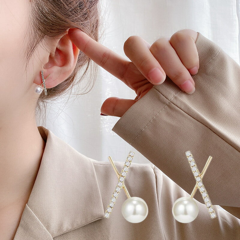 送料無料 ピアス レディース アクセサリー フェイクパール ラインストーン クロス ギフト プレゼント 贈り物 キラキラ 華やか かわいい おしゃれ パーティー...