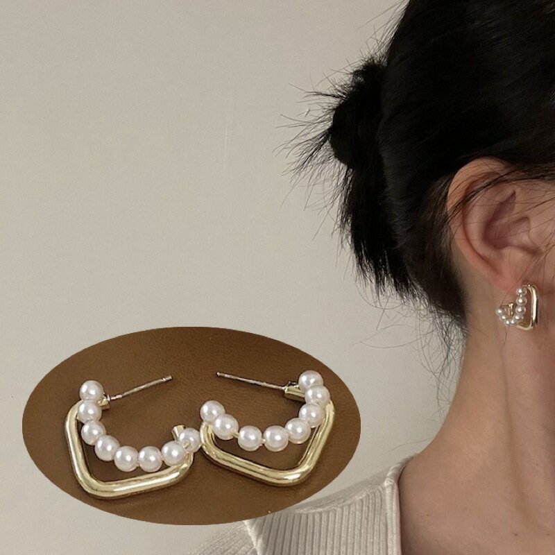 送料無料 ピアス スタッドピアス アクセサリー レディース 女性用 ゴールドカラー フェイクパール パール調 おしゃれ かわいい シンプル ギフト 記念日 誕生...