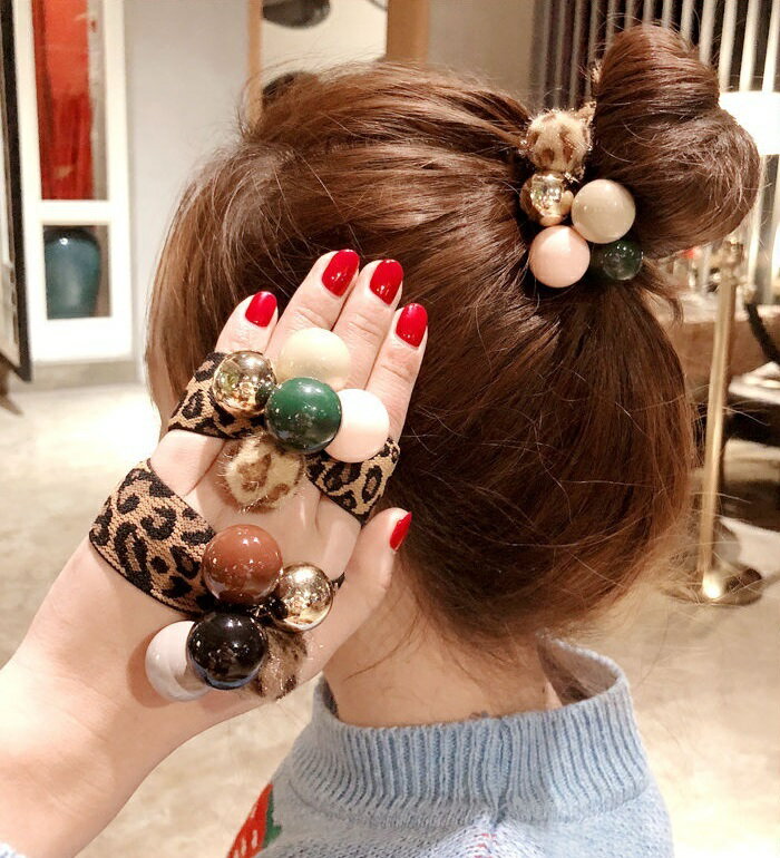 送料無料 ヘアゴム 2個セット ヘアアクセサリー 髪飾り レディース 女性 ヒョウ柄 レオパード柄 ポンポン ビーズ ファッション小物 アクセサリー まとめ髪 ヘアアレンジ カジュアル かわいい おしゃれ お出かけ 通勤 ギフト プレゼント 緑 灰