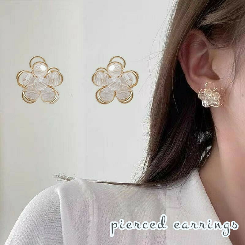 送料無料 ピアス レディース 女性用 アクセサリー フラワー 花 クリア 透明 立体的 ビーズ かわいい おしゃれ 普段使い パーティー 結婚式 お呼ばれ プレゼント ギフト フェミニン 上品 ゴールドカラー 耳飾り