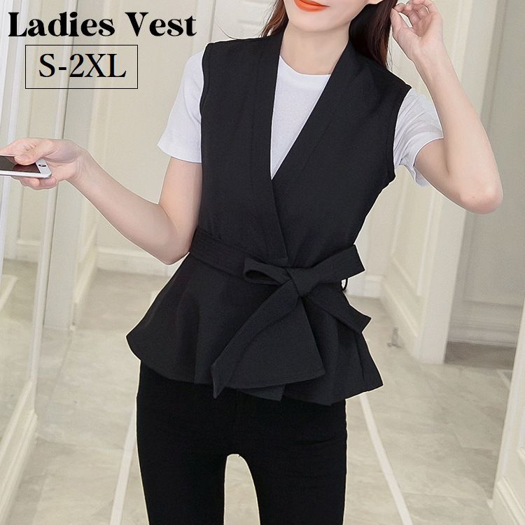 送料無料 ベスト ジレ ペプラム レディース トップス 前開き ウエストリボン Vネック ウエストマーク 婦人服 女性用 無地 黒 大きいサイズ チョッキ 羽織り カジュアル ノースリーブ おしゃれ 外出 お出掛け S M L XL 2XLのサムネイル