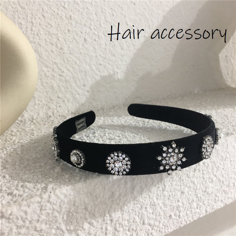 送料無料 カチューシャ レディース 女性 婦人 ヘアアクセサリー 髪留め 髪飾り まとめ髪 ヘアアレンジ ベロア ラインストーン ラインストーン かわいい おし...