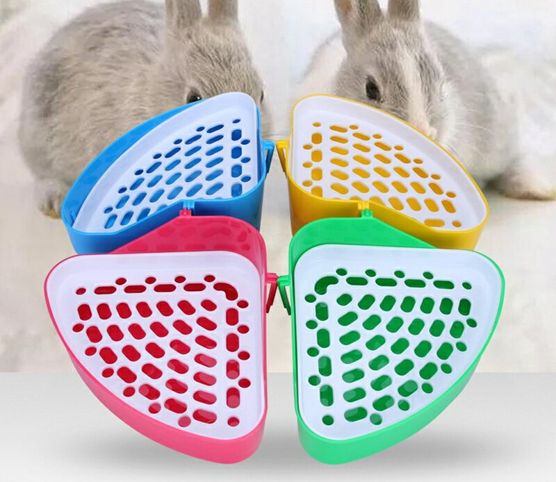 dolcissimoの送料無料 ウサギ用トイレ 小動物トイレ ペット用品 三角 扇形 コーナー取付 すのこ付き コーナートイレ ケージ固定 ラビット うさぎ 兎 チンチラ デグー フェレット おしゃれ かわいい ペットグッズ｜アングル2