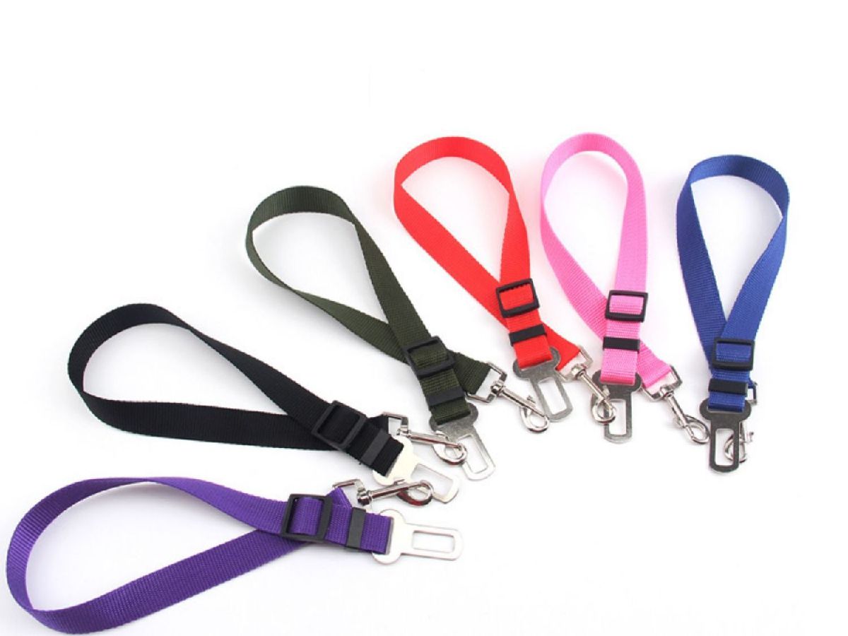 dolcissimoの送料無料 ペット用シートベルト 犬用 猫用 ペット用品 長さ調節可能 簡単装着 ドライブ 車内 飛び出し防止 車用リード 無地 シンプル カー用品 アウトドア お出掛け イヌ用 ネコ用 ペットグッズ｜アングル2