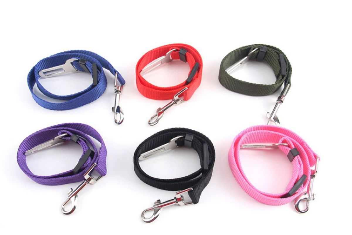 dolcissimoの送料無料 ペット用シートベルト 犬用 猫用 ペット用品 長さ調節可能 簡単装着 ドライブ 車内 飛び出し防止 車用リード 無地 シンプル カー用品 アウトドア お出掛け イヌ用 ネコ用 ペットグッズ｜アングル3