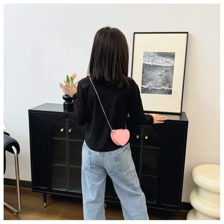 送料無料 ショルダーバッグ キッズ バッグ 鞄 ミニショルダー ハート レザー調 ポシェット チェーンベルト かわいい おしゃれ キュート 子供用 女の子 女子 3