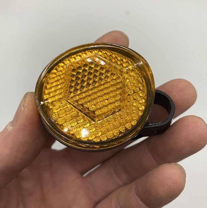 送料無料 自転車用リフレクター 自転車用反射板 同色5個セット ハンドル バックフォーク バックホーク フロント 安全対策 セーフティグッズ 自転車用アクセサリー 後付け 夜間 セーフティーグッズ シンプル kobe-s-10118869 dolcissimo サンプル画像3