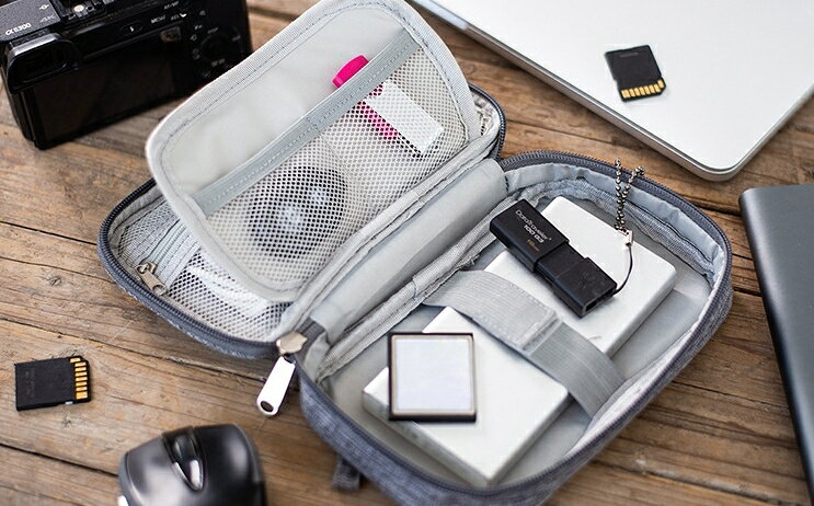 送料無料 ガジェットポーチ ガジェットケース 収納ポーチ 小物入れ ケーブル イヤホン 充電器 スマホ PC周辺小物 多収納 ファスナー 無地 シンプル すっきり トラベルポーチ 旅行 出張 kobe-s-10129924 dolcissimo サンプル画像3
