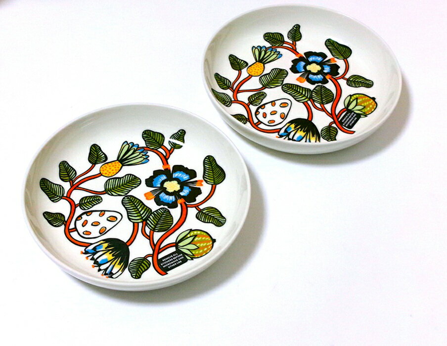 Rakuten - マリメッコmarimekko　ティアラ 74560-126 ディーププレート 20.5センチ　 ホワイト/ウォームオレンジ/グリーン　ペア（2枚セット）ペア皿　お祝い　きれい　人気　【御結婚御祝・内祝・新築御祝・還暦御祝・御礼・寿・ギフト包装可能】