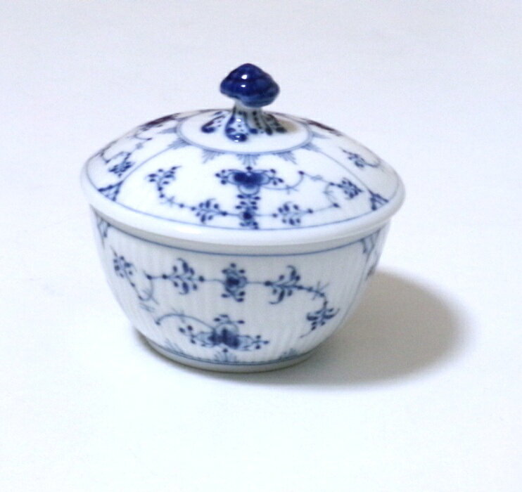 ロイヤルコペンハーゲンROYAL COPENHAGEN　ブルーフルーテッド　プレイン　シュガーボックス(S)【御結婚御祝・内祝・新築御祝・還暦御祝・御礼・寿・ギフト包装可能】