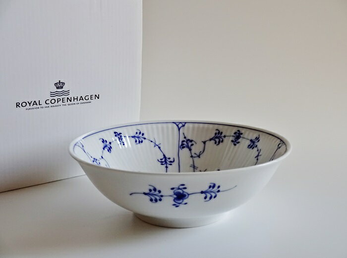 ロイヤルコペンハーゲンROYAL COPENHAGEN　ブルーフルーテッド・プレイン　ボウル【御結婚御祝・内祝・新築御祝・還暦御祝・御礼・寿・ギフト包装可能】のサムネイル