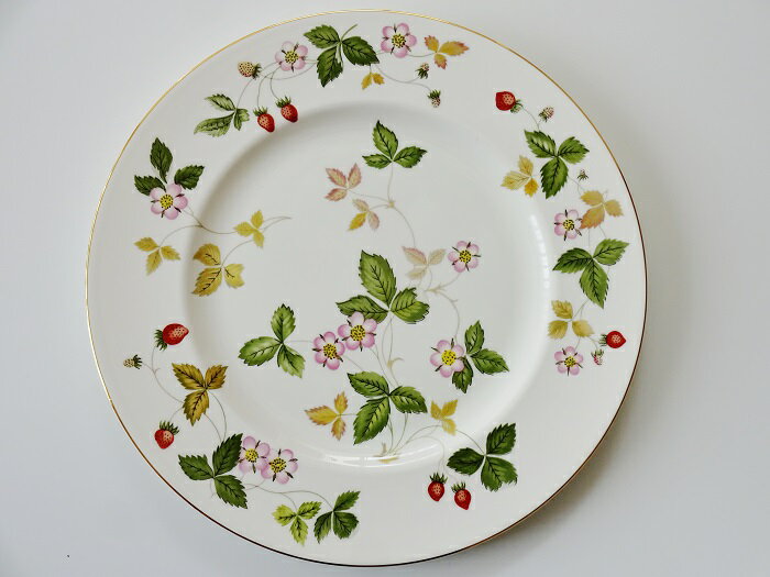 ウェッジウッドWEDGWOOD　ワイルドストべリー　プレート27cm【御結婚御祝・内祝・新築御祝・還暦御祝・御礼・寿・ギフト包装可能】