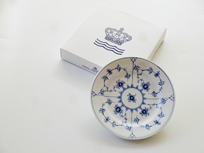 ロイヤルコペンハーゲンROYAL COPENHAGEN ブルーフルーテッド　プレイン　プレート17cm【御結婚御祝・内祝・新築御祝・還暦御祝・御礼・寿・ギフト包装可能】