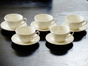 ウェッジウッドWEDGWOOD フェスティビティ・アイボリー ティーカップ&ソーサー 5客セット【御結婚御祝・内祝・新築御祝・還暦御祝・御礼・寿・ギフト包装可能】