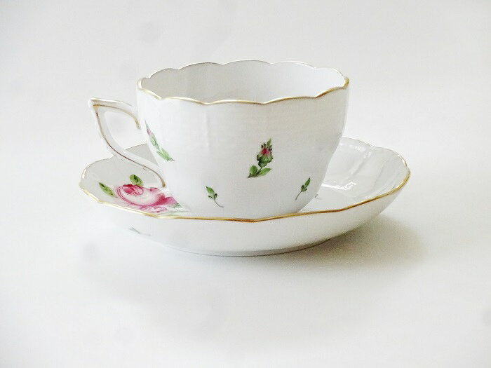 輸入洋食器・雑貨の神戸セレクトのヘレンドHEREND 薔薇と蕾 (00730)ティー・コーヒー兼用カップ＆ソーサーRB730(220cc)｜アングル3
