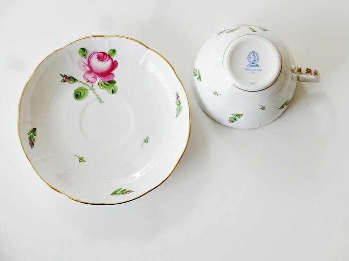輸入洋食器・雑貨の神戸セレクトのヘレンドHEREND 薔薇と蕾 (00730)ティー・コーヒー兼用カップ＆ソーサーRB730(220cc)｜アングル2