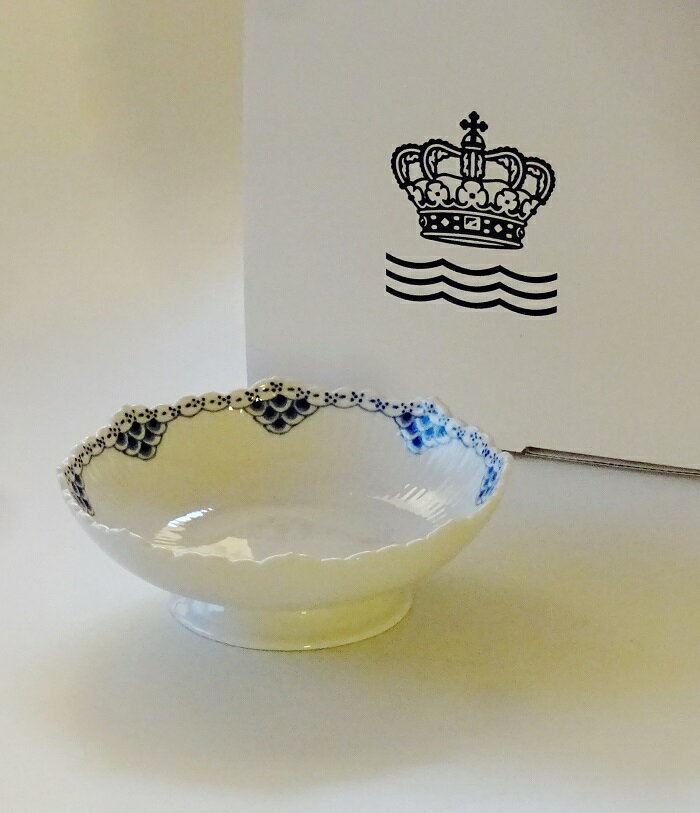 ロイヤルコペンハーゲン ロイヤルコペンハーゲンROYAL COPENHAGEN プリンセス　ケーキディッシュ脚付104027【御結婚御祝・内祝・新築御祝・還暦御祝・御礼・寿・ギフト包装可能】