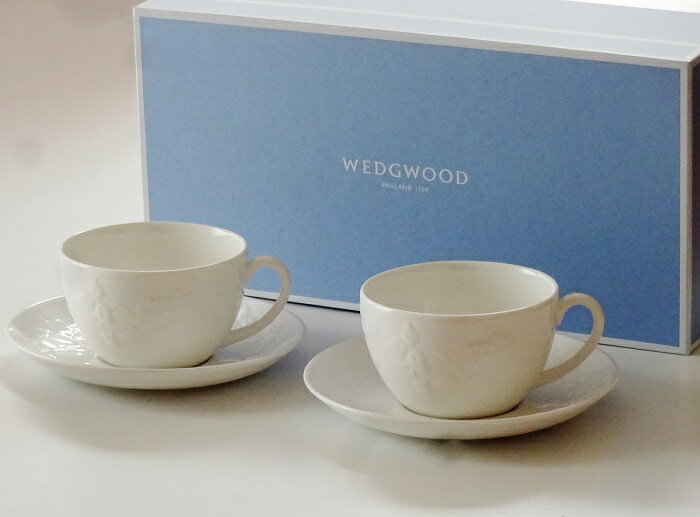 ウェッジウッド ティーカップ ウエッジウッドWEDGWOOD ワイルドストロベリー・ホワイト　ティーカップ＆ソーサー　ペア【ブランドボックス付属】【御結婚御祝・内祝・新築御祝・還暦御祝・御礼・寿・ギフト包装可能】