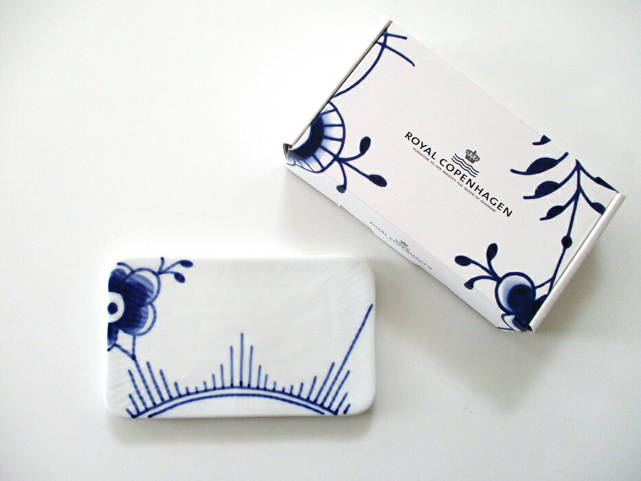 ロイヤルコペンハーゲンROYAL COPENHAGEN　ブルーフル―テッド　メガ　ボード15,5センチ2381362【長方形皿】【御結婚御祝・内祝・新築御祝・還暦御祝・御礼・寿・各種ギフト包装可能】