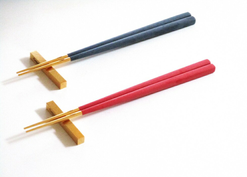 樂天商城 - クチポール KUBEレッド／ゴールド・ブルー／ゴールド　KU39RGB 箸+箸置きセット　ペア【御結婚御祝・内祝・新築御祝・還暦御祝・御礼・寿・ギフト包装可能】