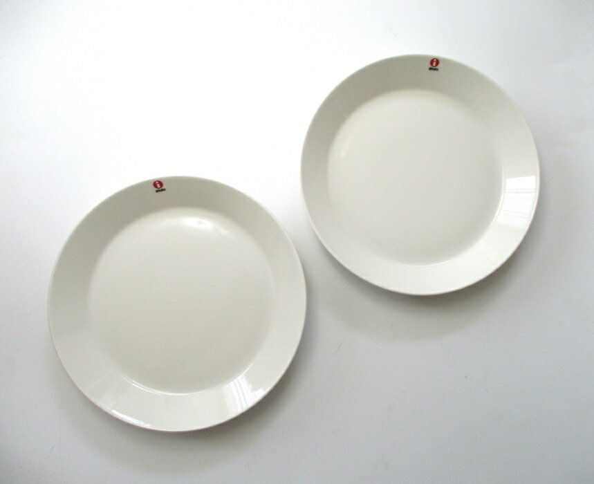樂天商城 - ブランドロゴ入りボックス付属　イッタラiittala　ティーマ　プレート21センチ　ペア　ホワイト（※沖縄、その他離島は除く）【御結婚御祝・内祝・新築御祝・還暦御祝・御礼・寿・ギフト包装可能】