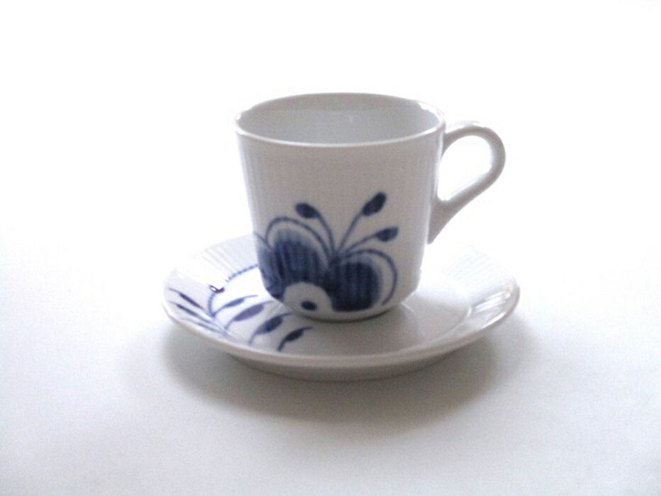 ロイヤルコペンハーゲン ROYAL COPENHAGEN ブルーフルーテッド メガ 　エスプレッソカップ&ソーサー 100ml 2381050 【御結婚御祝・内祝・新築御祝・還暦御祝・御礼・寿・ギフト包装可能】