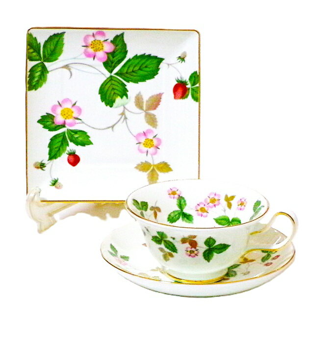 ウエッジウッドWEDGWOD ワイルドストロベリー　ティーカップ＆ソーサー　ピオニー、スクエアトレー14センチ セット【御結婚御祝・内祝・新築御祝・還暦御祝・御礼・寿・ギフト包装可能】