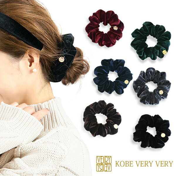 82B-8☆ベロアシュシュ ボリューム 大きめ ゴールド チャーム付 高級感 シンプル ベロア ベルベット ヘアゴム シュシュ 人気 流行 大人 可愛い ダーク...