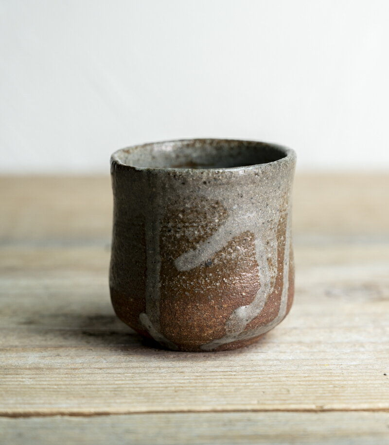 骨董○無地唐津筒型立ちグイ呑み○ | 江戸後期-19世紀頃 | 陶器 | 酒器【古美術】【骨董】【中古】【3,980円以上で送料無料】【三浦古美術WEB】2206