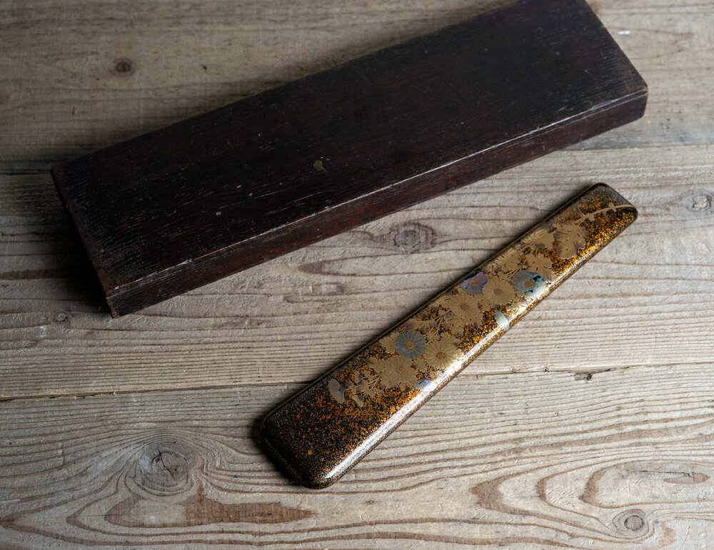 骨董○金蒔絵菊花文蓋物○笏入れ / 一部には螺鈿（青貝）| 江戸後期-19世紀頃 | アンティーク/ antique /..