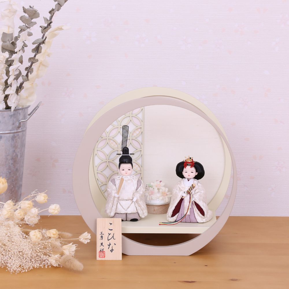 雛人形 コンパクト ひな人形 木目込み雛人形 親王飾り ココ 三日月型白屏風 かわいい 木目込みひな ...