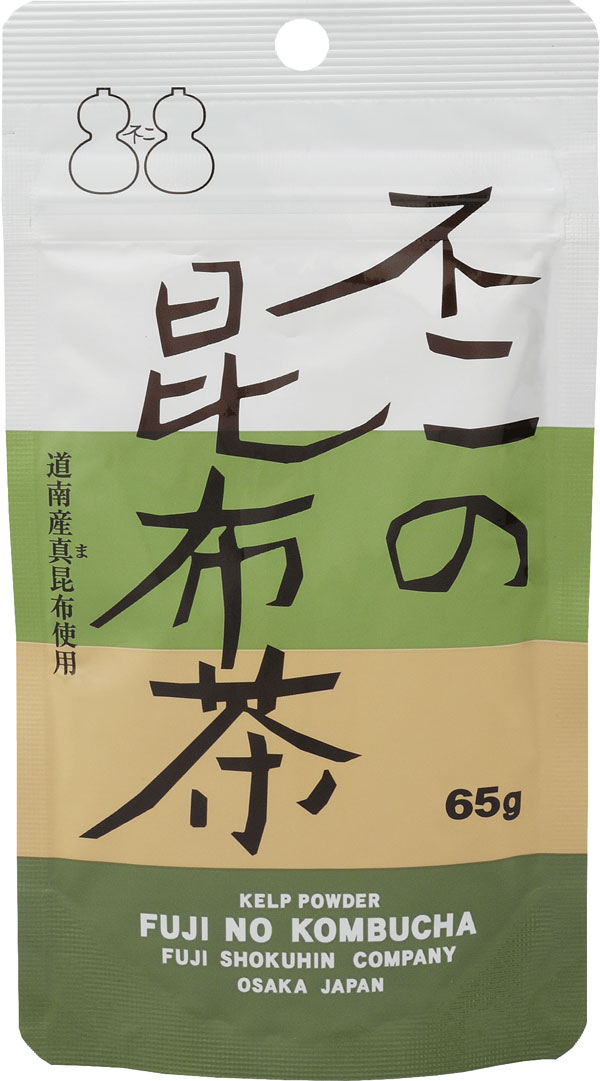 北海道道南産真昆布使用 不二の昆布茶は、北海道道南産の真昆布を使用した味わい深い飲み物です。 昆布屋が作る本物志向の昆布茶で、ほっとした時、お祝い事やお喜び事にもご利用頂けます。 昆布には、うまみ成分「グルタミン酸」が多く含まれています。 飲用はもちろんですが、お料理の隠し味としても使える万能調味料です。 和食・洋食・中華を問わず、様々なお料理にお使い頂けます。名称 昆布茶 原材料名 食塩（国内製造）、砂糖、昆布粉末／調味料（アミノ酸等） 内容量 65g 賞味期限 製造日より2年 保存方法 高温多湿を避け常温で保存してください。 製造者 不二食品株式会社　大阪市港区弁天6丁目4番12号 お料理の隠し味や、鍋物料理の出し昆布の代わりに 昆布には、うまみ成分「グルタミン酸」が多く含まれています。 飲用はもちろんですが、お料理の隠し味としても使える万能調味料です。 和食・洋食・中華を問わず、様々なお料理にお使い頂けます。 【 お召し上がり方 】 お料理にはご家庭の味に合わせて調整していただき、飲用としては湯呑みに計量スプーン小さじ半分（約2g）の昆布茶を入れ、約100mlの熱湯を注ぐだけで簡単にお召し上がり頂けます。 ※熱湯には十分にご注意ください。 ※一度に多量の飲用は塩分の摂りすぎになりますのでご注意ください。 わたしたちは一つ一つの商品に厳選したこだわりの素材を使用しています。 北海道産昆布は、北の大自然に育まれた自然の恵みそのもの。 四季を通じて美味しくお召し上がりいただけるよう、 季節折々の最適品を選定し、皆様に提供しています。 わたしたちが自信を持ってお届けする素材本来の旨味を存分に活かした 逸品をぜひご賞味くださいませ。