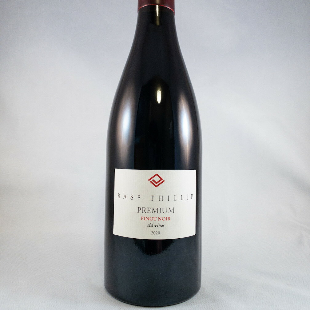 Bass Phillip Wines Premium Pinot Noir/winemaker/Jean Marie Fourrier/フーリエ/南半球のDRCバス フィリップ ワインズ　プレミアム ピノ・ノワール 2020 2020年のプレミアムピノは、バス・フィリップの自社畑サウス・レオンガサの畑と少量のレオンガサの畑のブドウを使用し最高級の樽をセレクションしています。香水の様な香り、鮮やかで曇りのない果実味、カカオ、腐葉土、スパイス等々様々な味わいが幾層にも重なり冷涼な気候風土を表したオーストラリア産ピノ・ノワールの傑作品。「死ぬまでに飲むべき1001ワイン」掲載されました。生き生きとした表情豊かな赤と黒ベリーのアロマがまだたくさんあり、将来への大きな予兆を示しています。口に含むとフレーバーとストラクチャーが広がり、ピノを堪能するためのすべての要素を備えています。 ■2020年ヴィンテージ情報■2020年ヴィンテージは新旧オーナー両方が携わった最後の年であり、収穫期はフィリップ・ジョーンズ氏が主体となりジャン・マリー・フーリエ氏が手伝い、以後の醸造はコロナによる移動制限により渡航できなかったフーリエ氏がフランスよりリモートで指揮しています。 産地：オーストラリア/ヴィクトリア品種：ピノ・ノワール容量：750ml