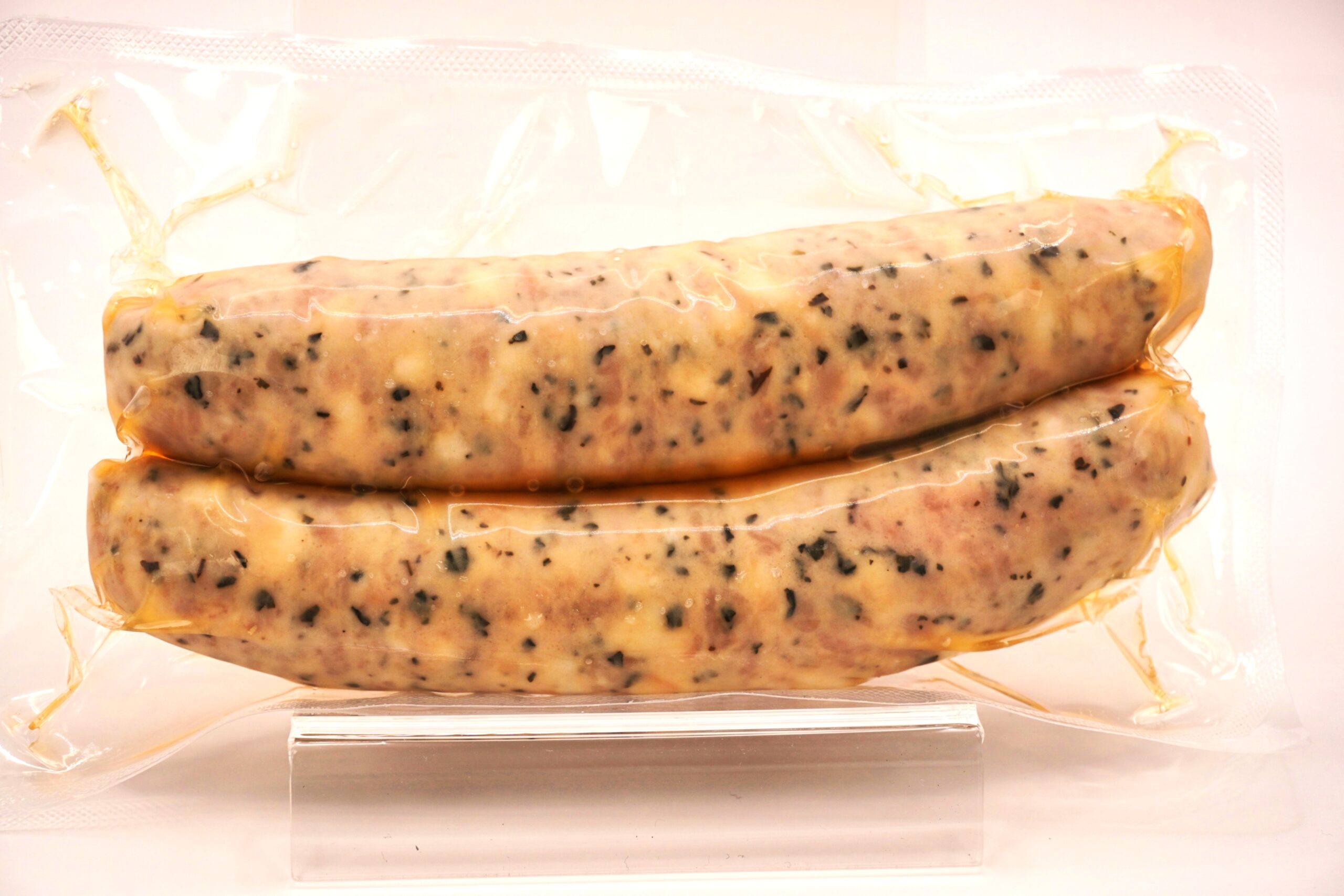 バジルソーセージ2本PK/1本100g 桜チップ燻製 ホームパーティ キャンプ飯 BBQ お取り寄せグルメ おつまみ ワイン好き ビール党 誕生日 御祝 パスタ ピザ