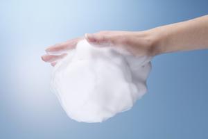 純国産シルク洗顔石鹸「雪繭」レギュラーサイズ80グラムたっぷり6ヶ月使えて経済的・保湿・絹肌へ【開店セール1212】